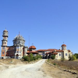 Pestera si Mănăstirea Sf Ioan Casian